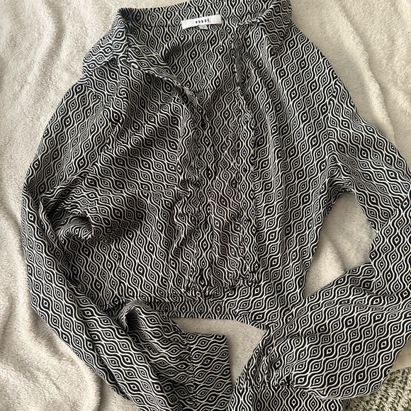 Black and white patterned cropped button down silky blouse - Picture 1 of 3